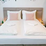 Daire Slavic Spacious By Chors *