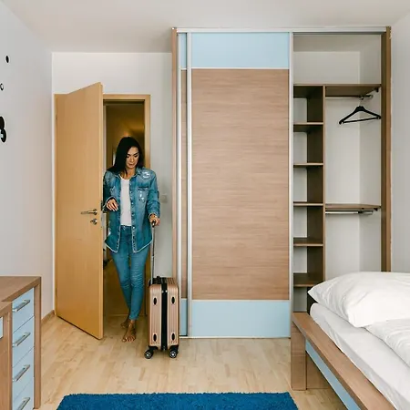 Slavic Spacious By Chors Apartmán