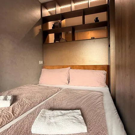 Slavic Spacious By Chors דירה ברטיסלאבה