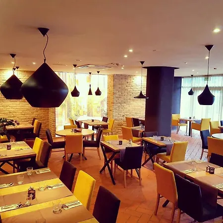 Slavic Spacious By Chors * ברטיסלאבה