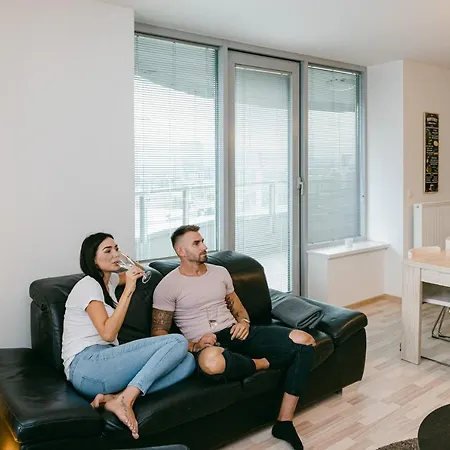 Daire Slavic Spacious By Chors Bratislava